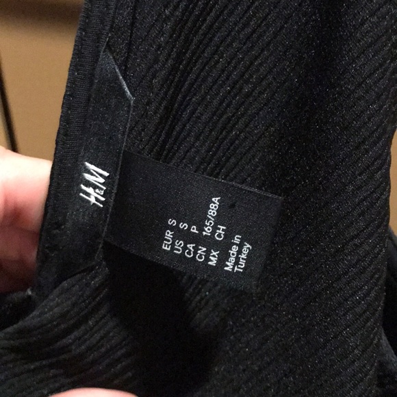 Little black dress! 🖤 - Picture 3 of 3